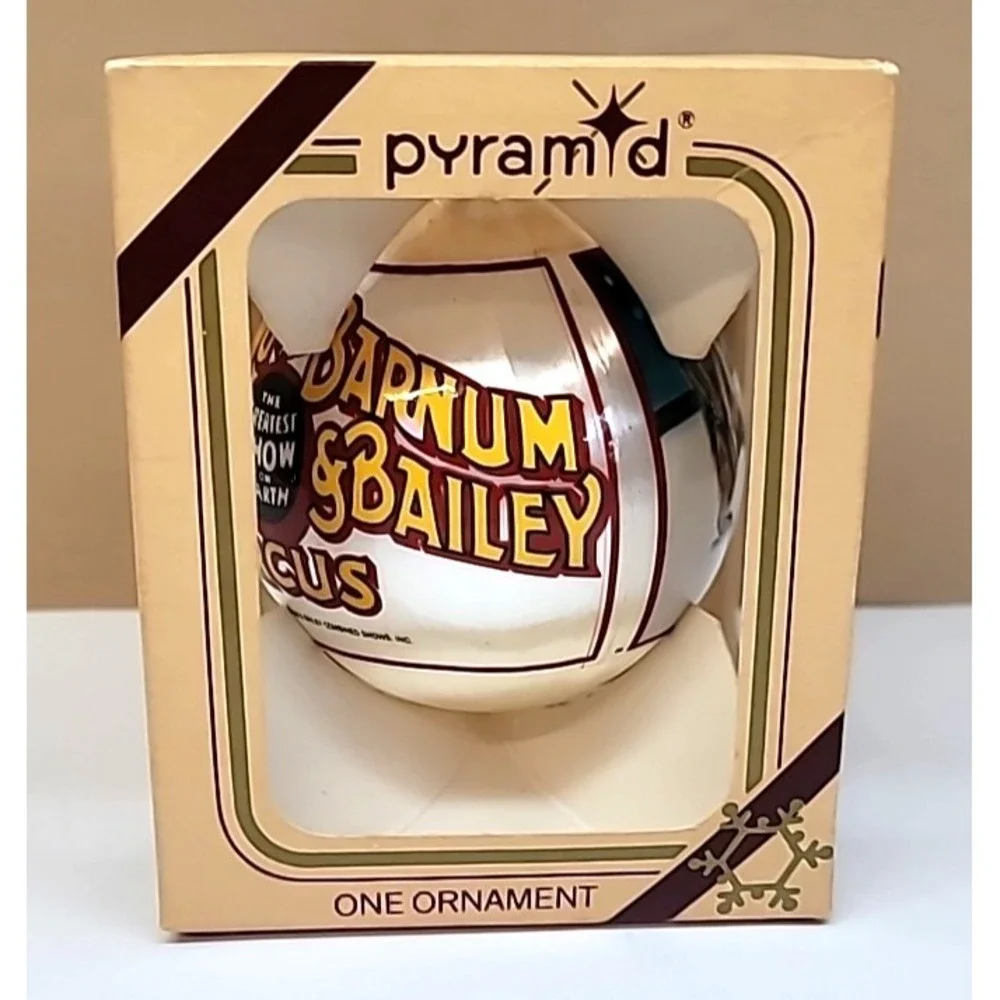 Vtg 1982 Pyramid Ringling Bros Barnum Bailey Bears on Ice Ornament-Original Box‎